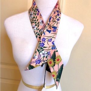 🎁 NEW Gucci silk scarf